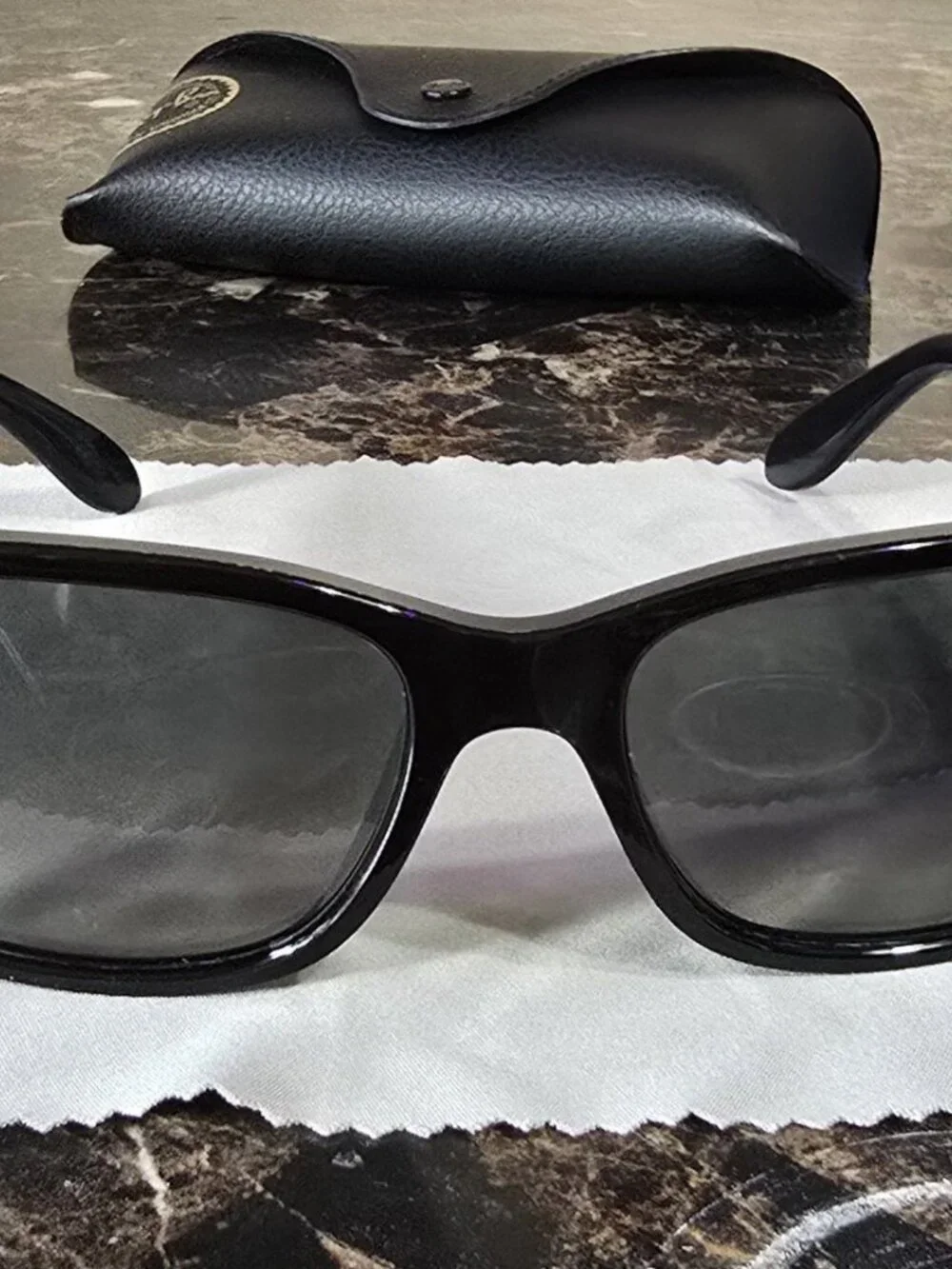 Ray-Ban Wayfarer Classic Polarized Sunglasses RB 4388 601/71 58-18